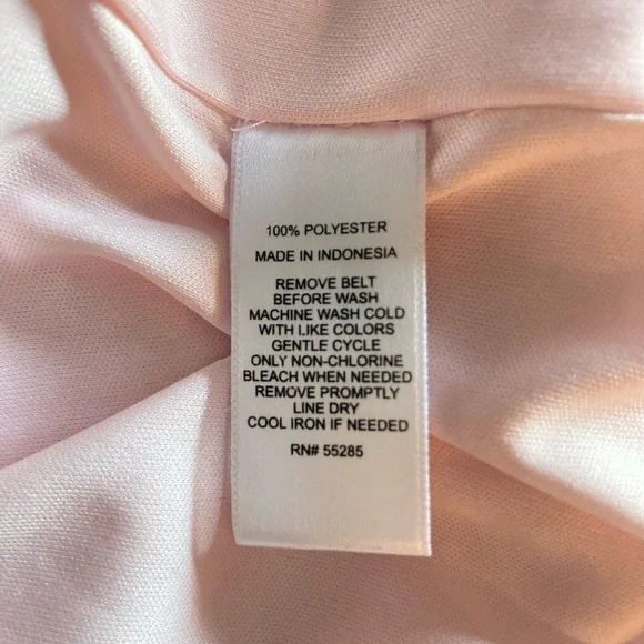 SOLD 🩷NWT Express M Dress
Button down Sleeveless
Sexy Hot Pink Barbiecore - Picture 6 of 9